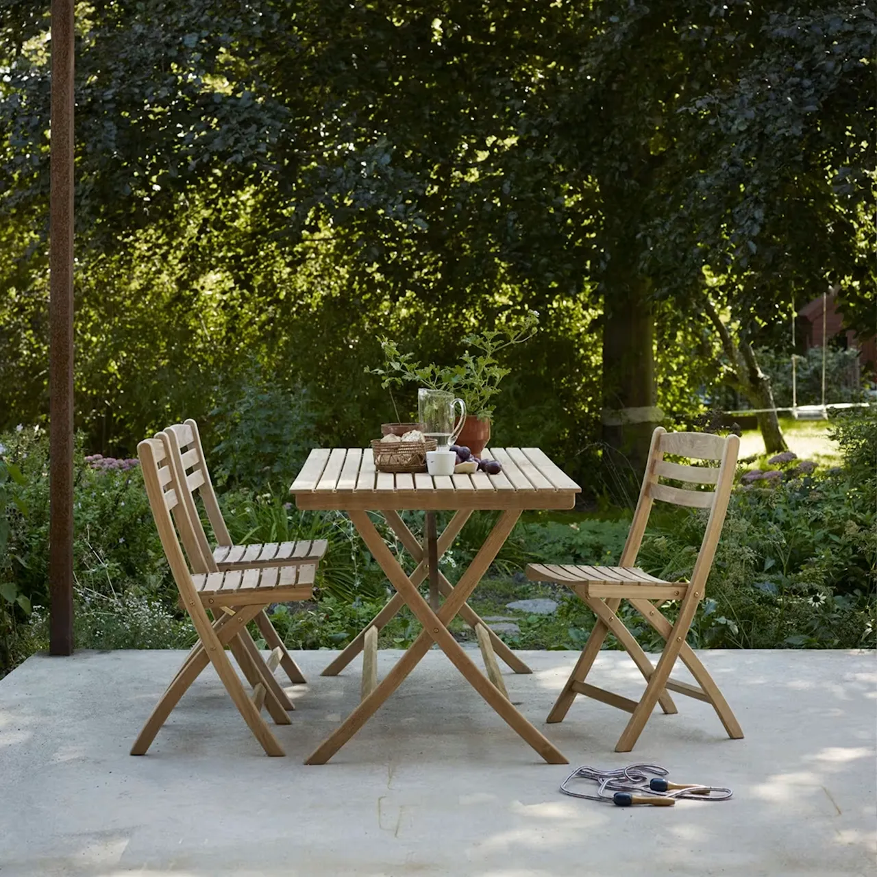 Selandia dining set square table & 2 chairs