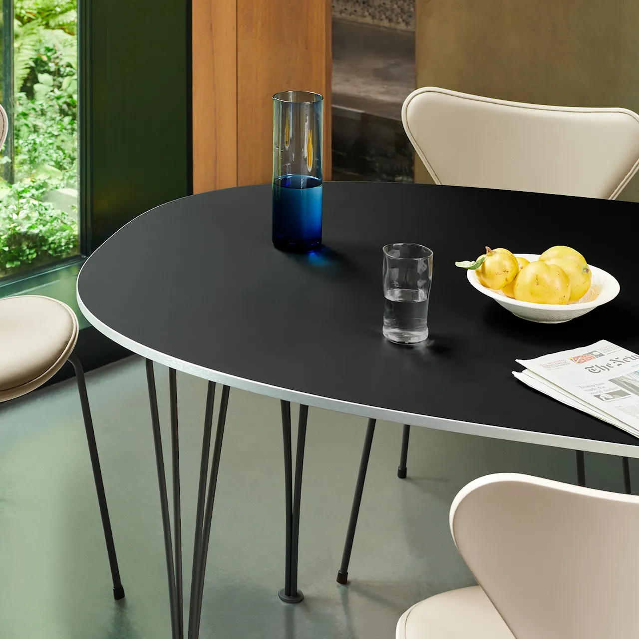B613 Superellipse Dining Table 120 x 180 cm Black